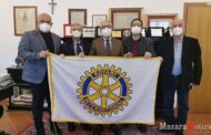 La bandiera del Rotary esposta al Comune per il 117° anniversario della fondazione